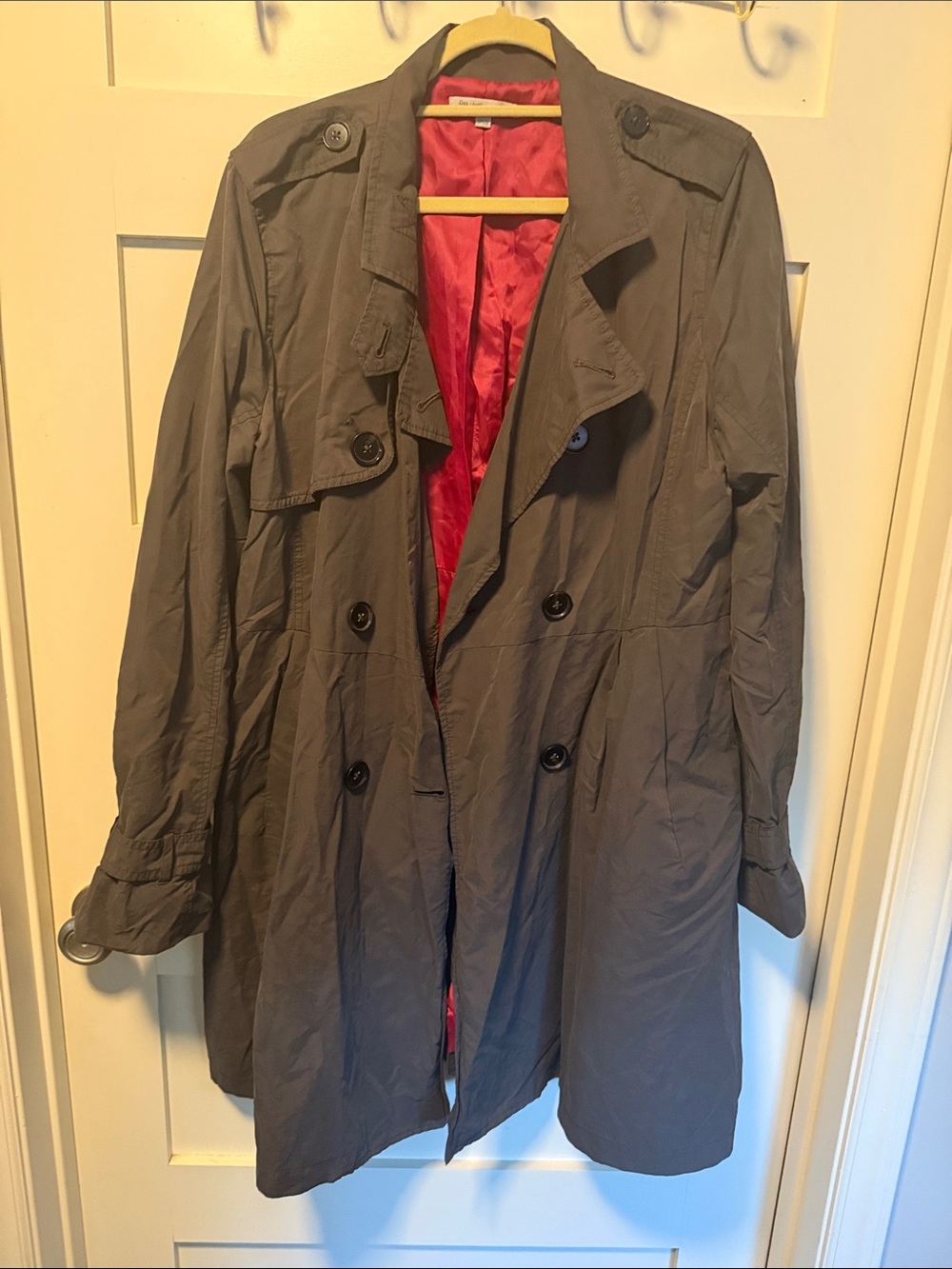 Vintage GAP Women’s Charcoal Trench Coat with Pink Lining